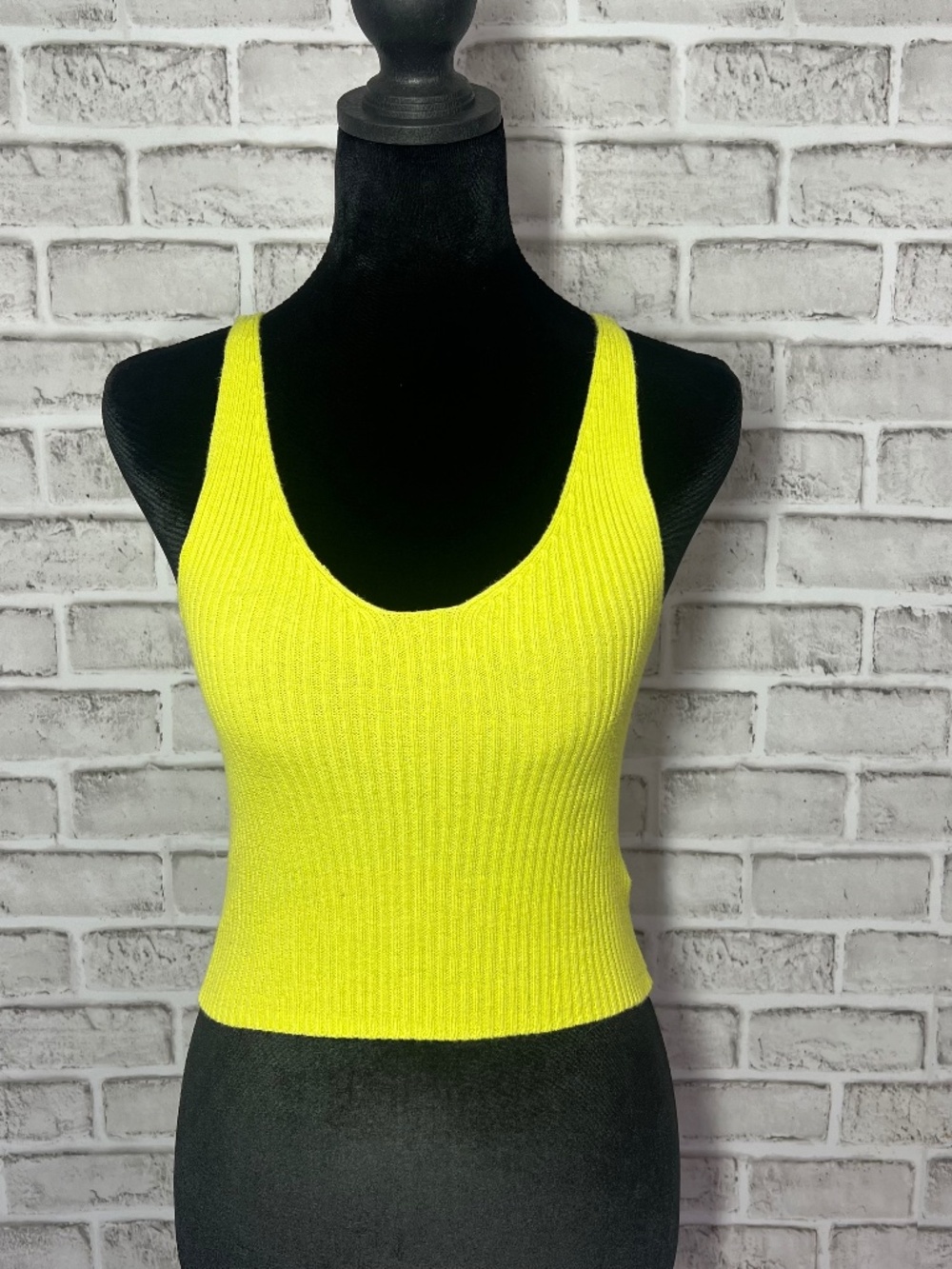 URBAN OUTFITTERS • Neon Chartreuse Ribbed Knit Cropped Tank Top S/P